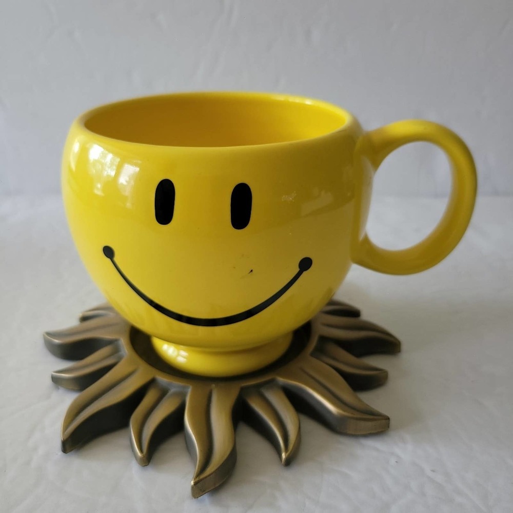 Teleflora Vintage Smiley 20oz Mug and Sunshine Base